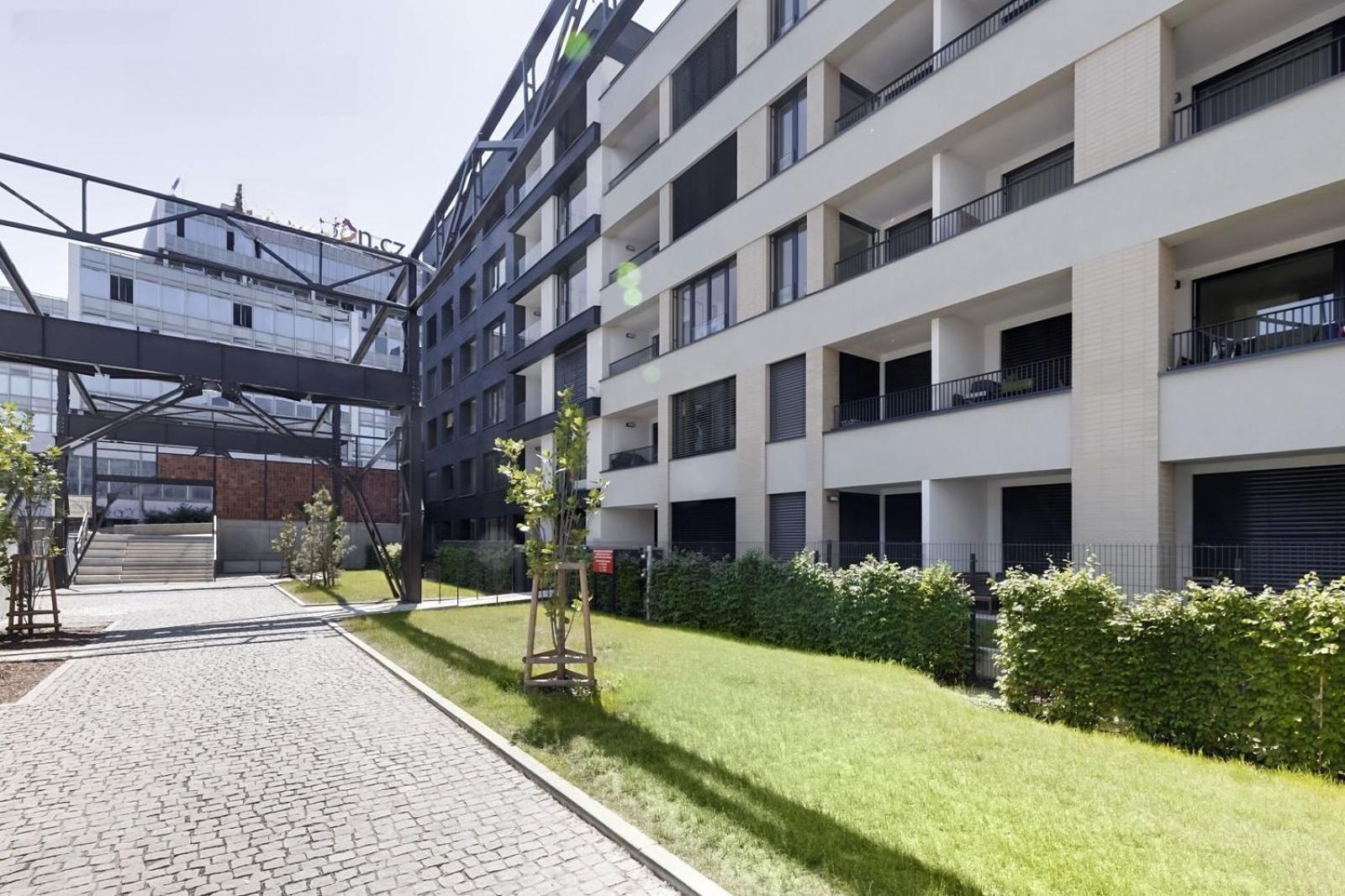 Holesovice Delight: Modern Comfort With A Twist In Prague 7 Kültér fotó