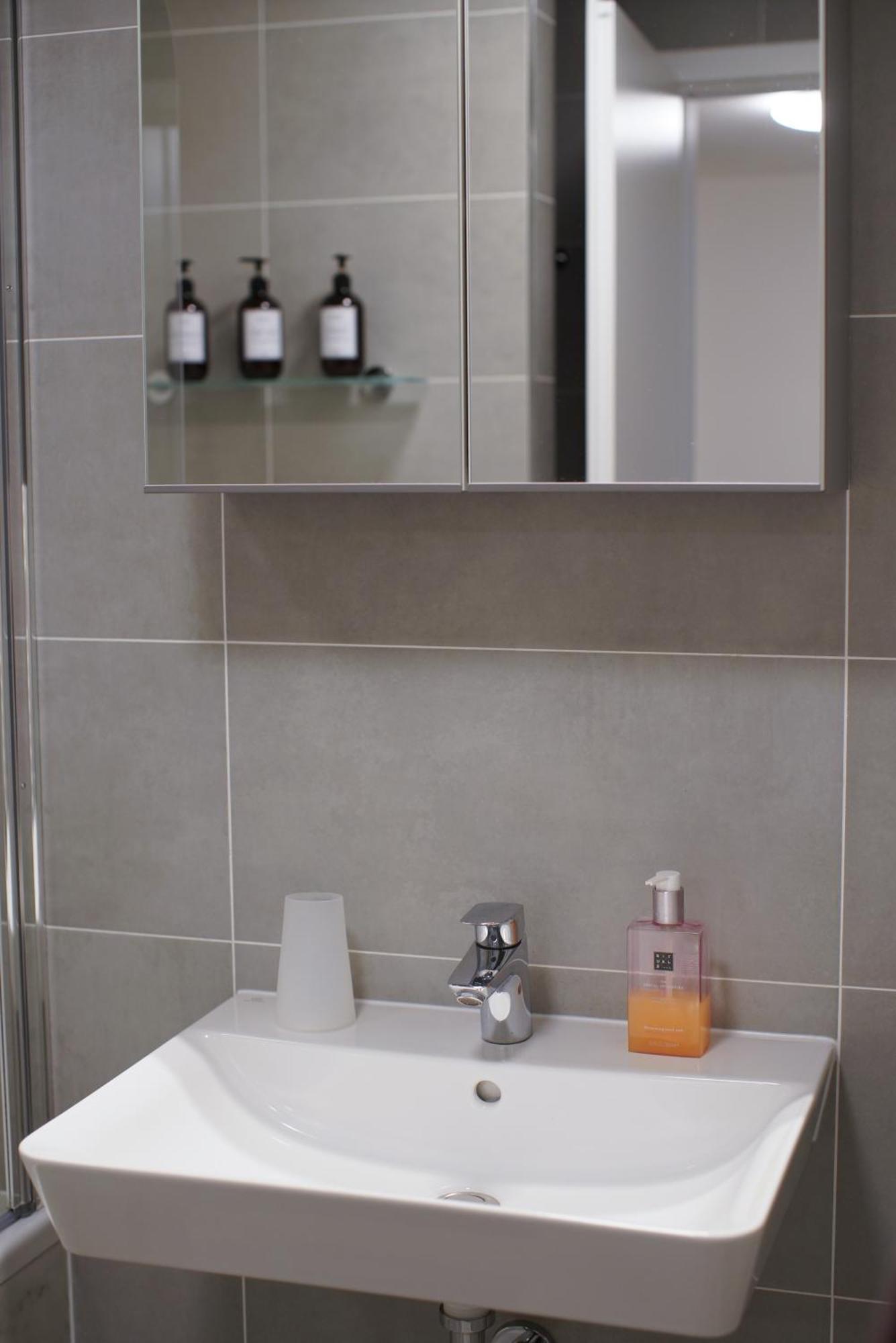 Holesovice Delight: Modern Comfort With A Twist In Prague 7 Kültér fotó